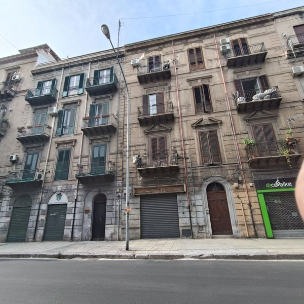 locale commerciale in affitto a Palermo in zona Politeama