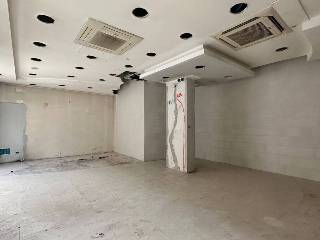 negozio in affitto a Palermo in zona Arenella/Vergine Maria
