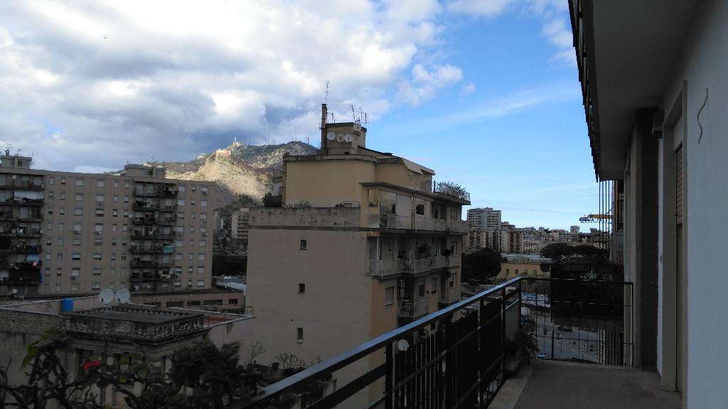 camera singola in affitto a Palermo in zona Politeama