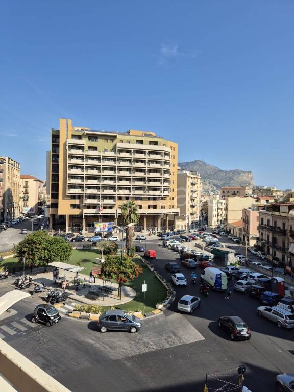 ufficio in affitto a Palermo in zona Politeama