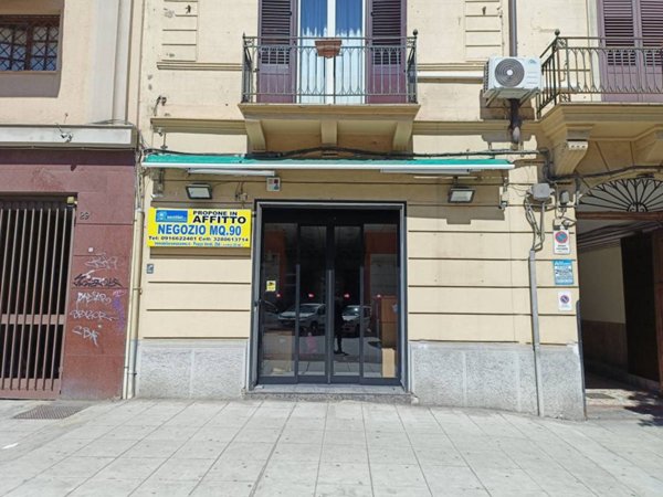 negozio in affitto a Palermo in zona Politeama