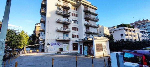 negozio in affitto a Palermo in zona Libertà