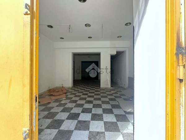 negozio in affitto a Palermo in zona Zisa
