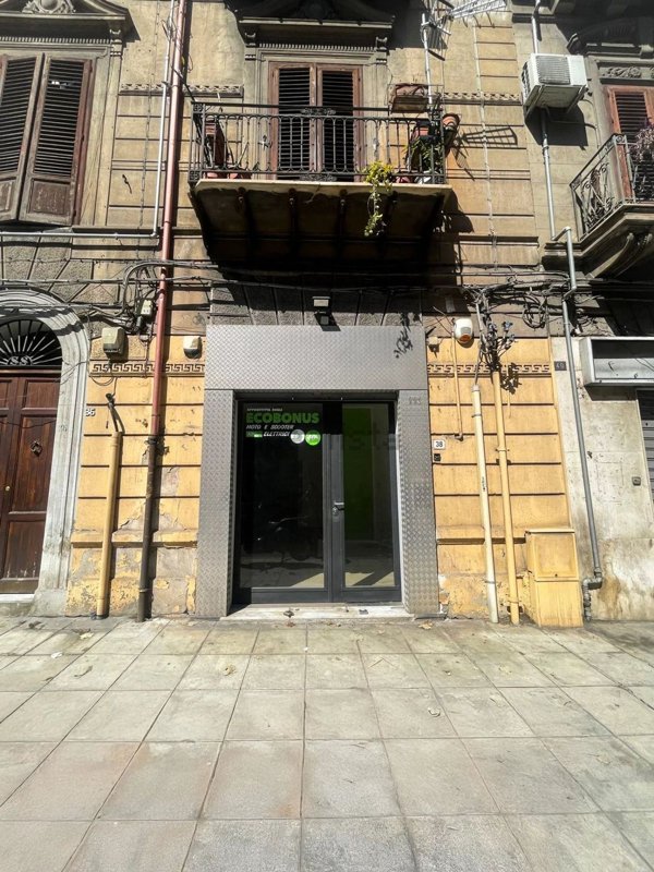 locale commerciale in affitto a Palermo in zona Politeama