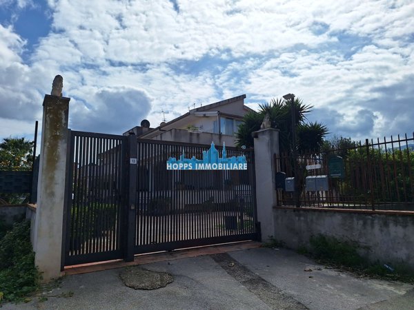 casa indipendente in affitto a Palermo in zona Mondello