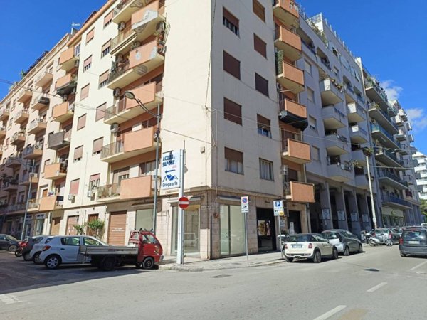 negozio in affitto a Palermo in zona Libertà