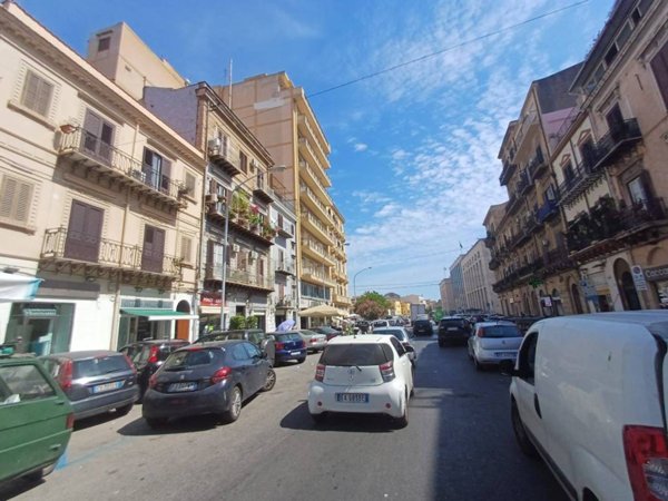 negozio in affitto a Palermo in zona Zisa