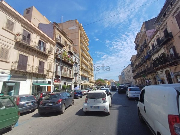 locale commerciale in affitto a Palermo in zona Zisa