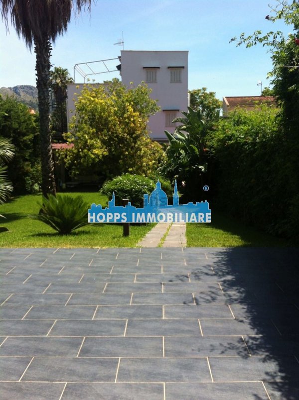 casa indipendente in affitto a Palermo in zona Mondello