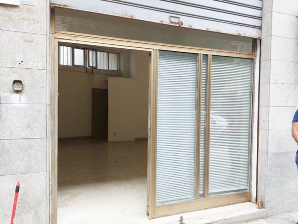 negozio in affitto a Palermo in zona Politeama