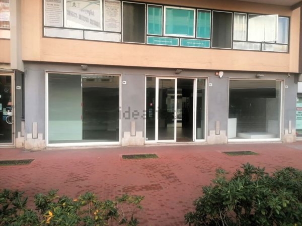 locale commerciale in affitto a Palermo in zona Malaspina/Palagonia