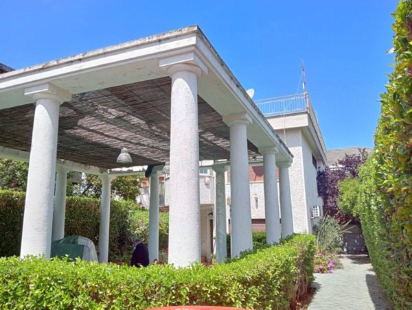 casa indipendente in affitto a Palermo in zona Mondello