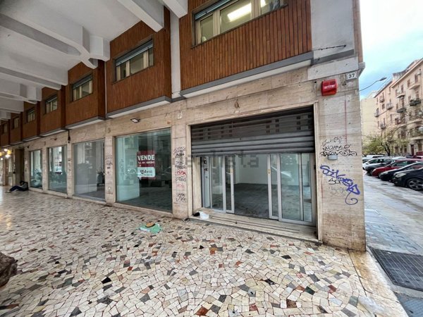 negozio in affitto a Palermo in zona Libertà