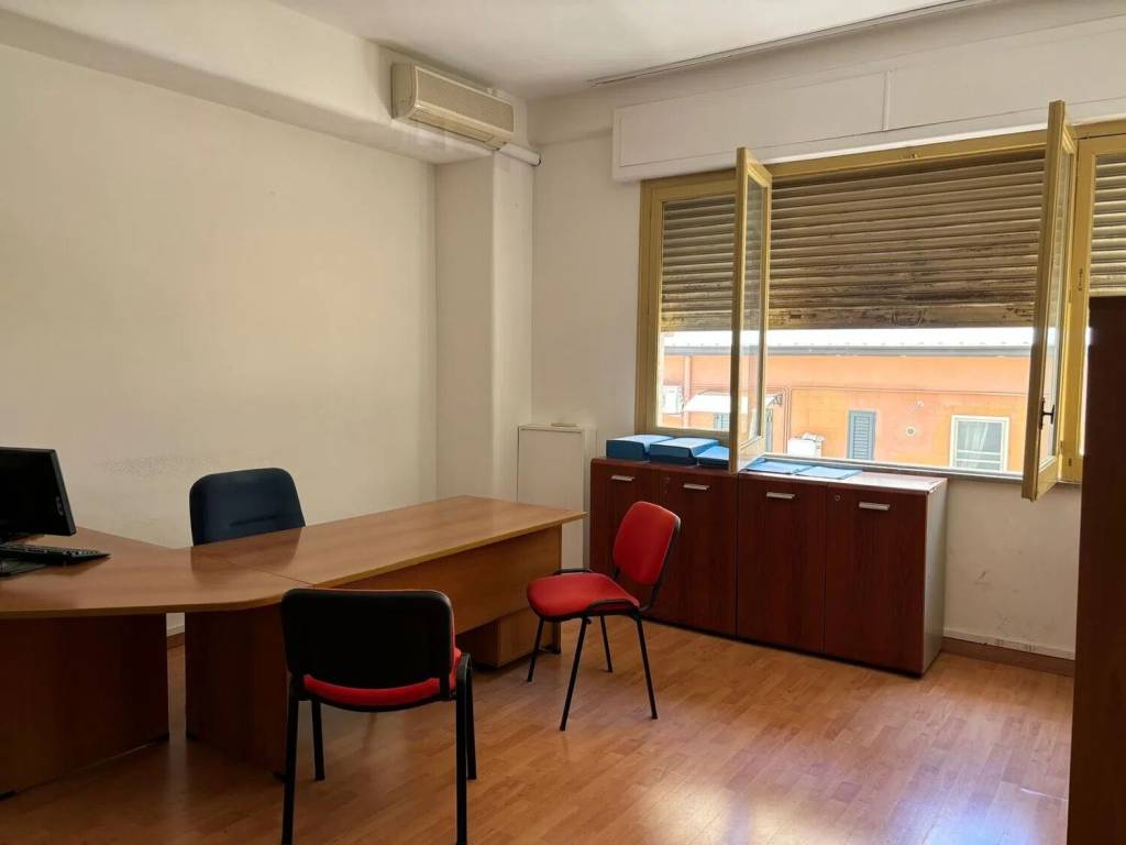 ufficio in affitto a Palermo in zona Politeama