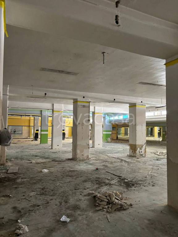 negozio in affitto a Palermo in zona Libertà