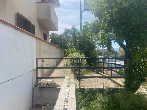 locale commerciale in affitto a Palermo