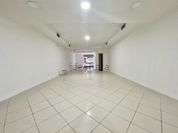 locale commerciale in affitto a Palermo