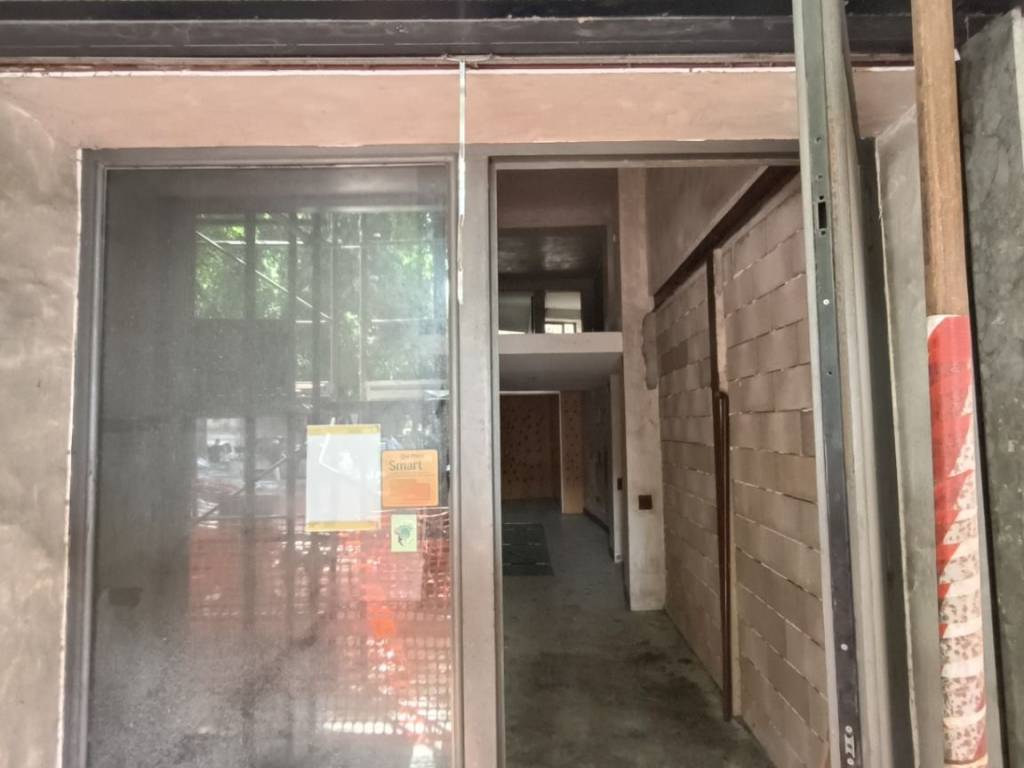 negozio in affitto a Palermo in zona Libertà