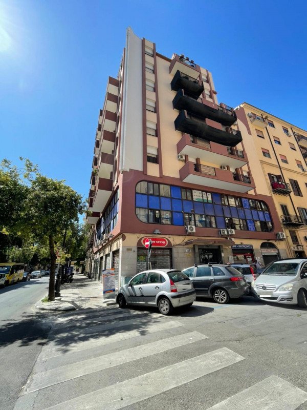 ufficio in affitto a Palermo in zona Politeama