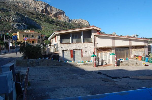 quadrivano in affitto a Palermo in zona Sferracavallo