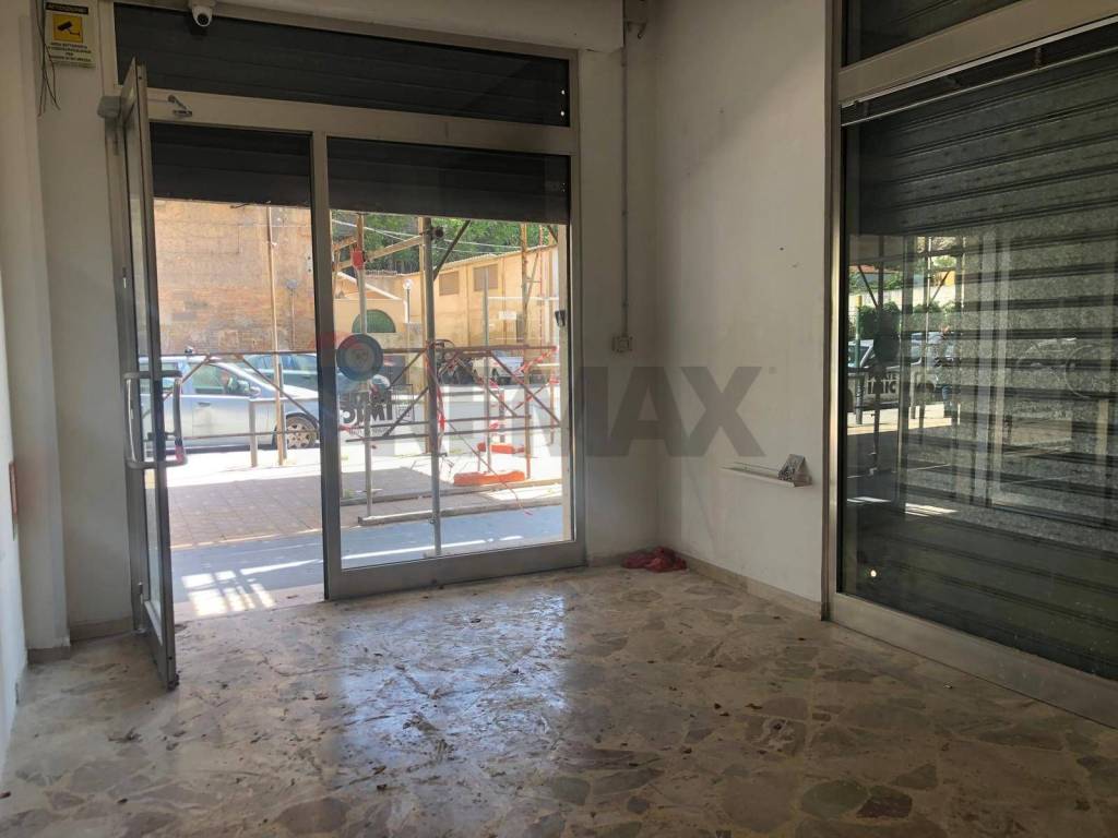 negozio in affitto a Palermo in zona Montepellegrino