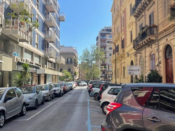 negozio in affitto a Palermo in zona Libertà