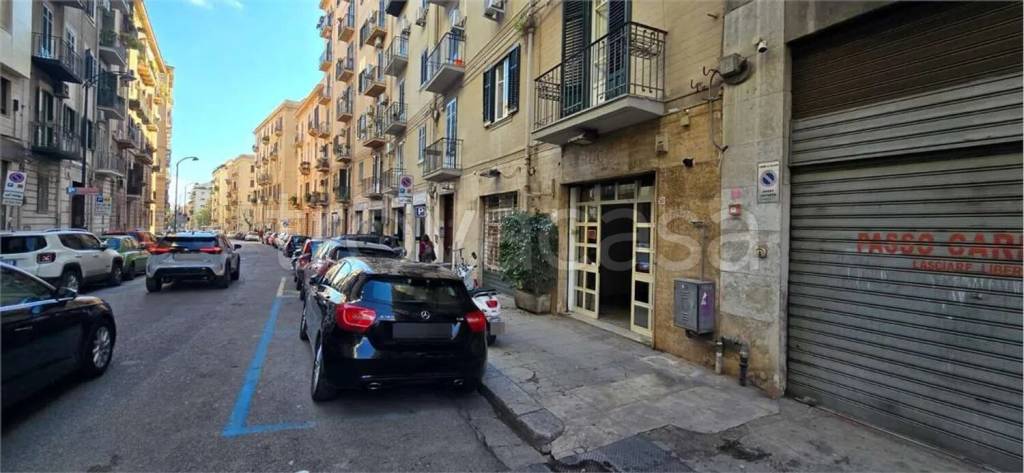 negozio in affitto a Palermo in zona Politeama