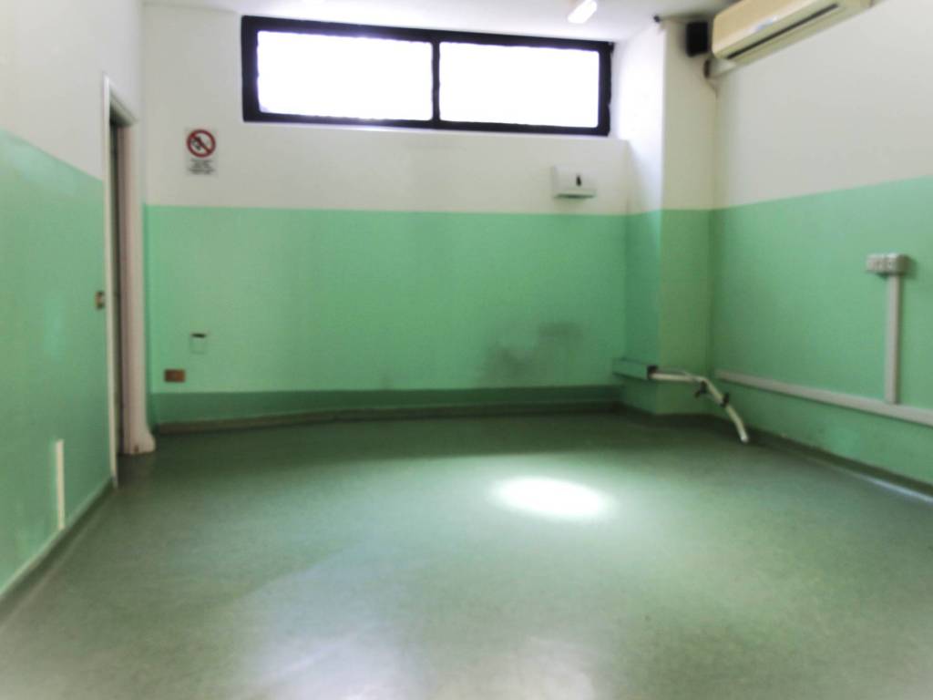 negozio in affitto a Palermo in zona San Lorenzo