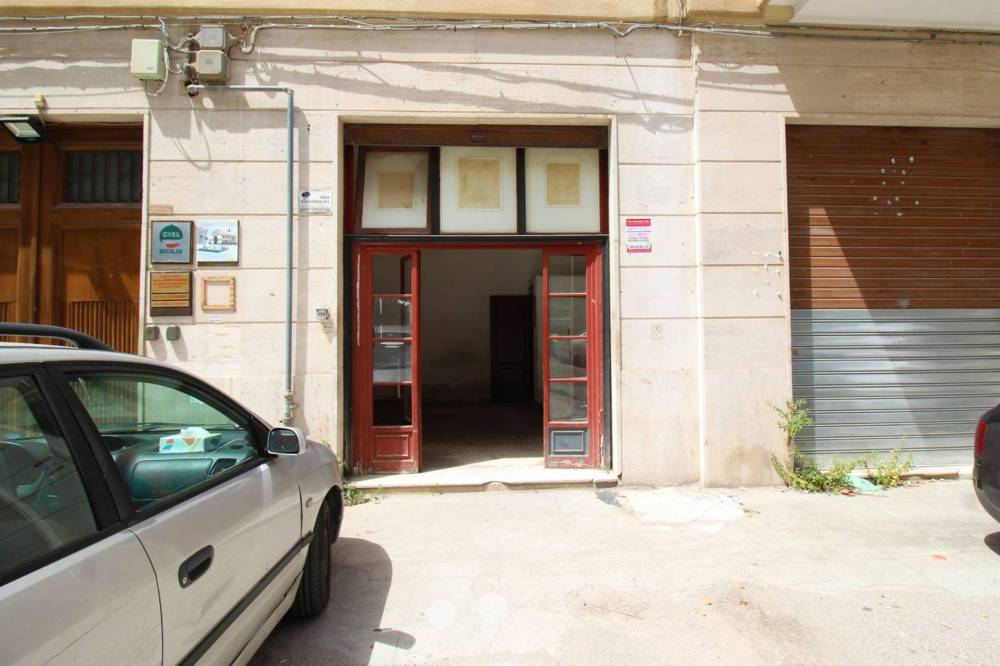 locale di sgombero in affitto a Palermo in zona Politeama