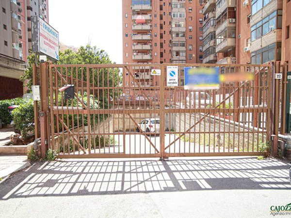 locale di sgombero in affitto a Palermo in zona Malaspina/Palagonia
