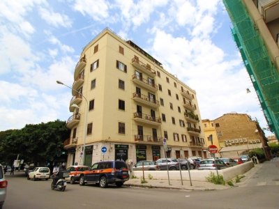 negozio in affitto a Palermo in zona Politeama