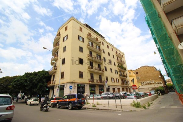locale commerciale in affitto a Palermo in zona Politeama