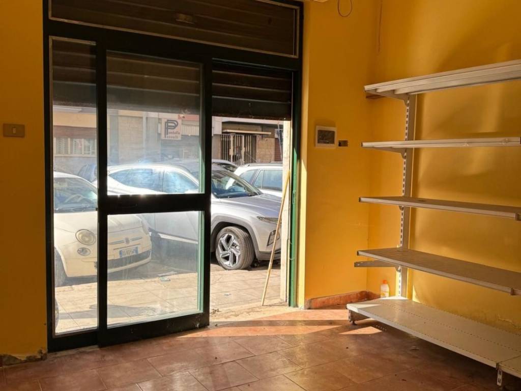 locale di sgombero in affitto a Palermo in zona Politeama