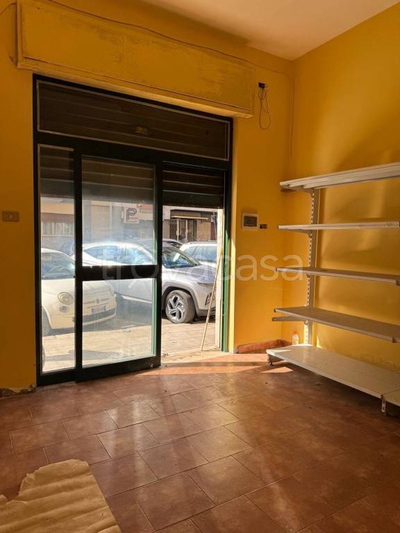 locale di sgombero in affitto a Palermo in zona Libertà