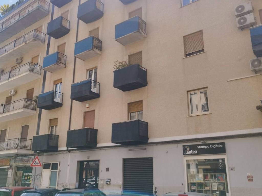 locale di sgombero in affitto a Palermo in zona Libertà