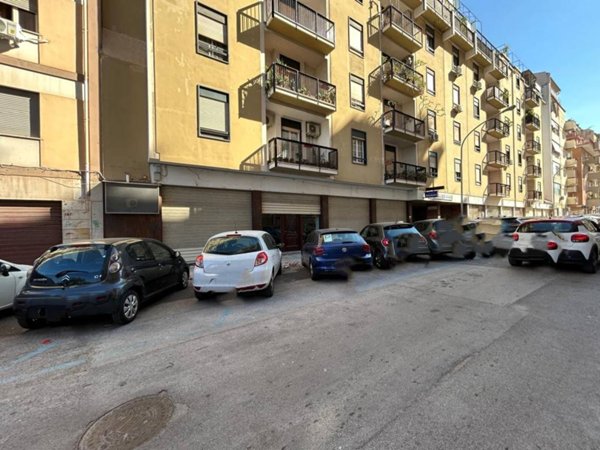 negozio in affitto a Palermo in zona Politeama