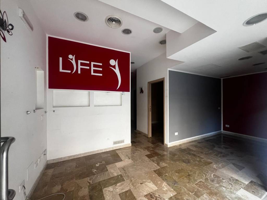 negozio in affitto a Palermo in zona Malaspina/Palagonia