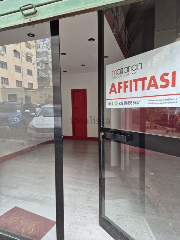 negozio in affitto a Palermo in zona Libertà
