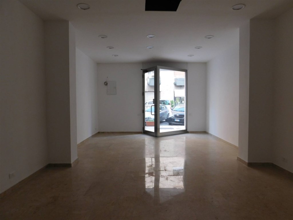 negozio in affitto a Palermo in zona Libertà