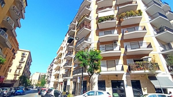 locale commerciale in affitto a Palermo in zona Libertà