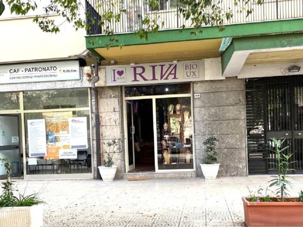 negozio in affitto a Palermo in zona Libertà