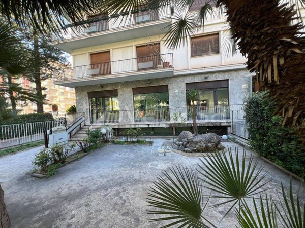 negozio in affitto a Palermo in zona Libertà