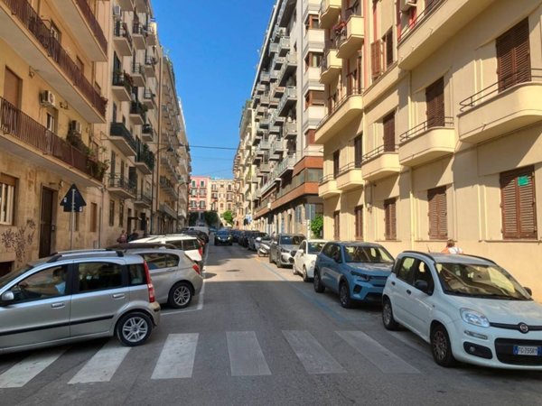 negozio in affitto a Palermo in zona Politeama