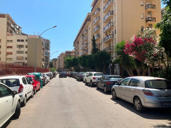 negozio in affitto a Palermo in zona Malaspina/Palagonia