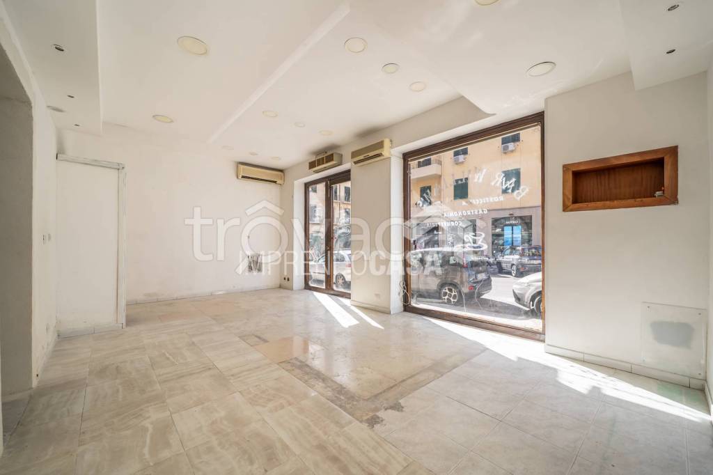 negozio in affitto a Palermo in zona Libertà