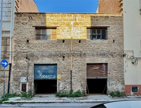 locale di sgombero in affitto a Palermo in zona Zisa