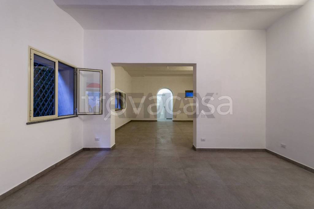 negozio in affitto a Palermo in zona Noce