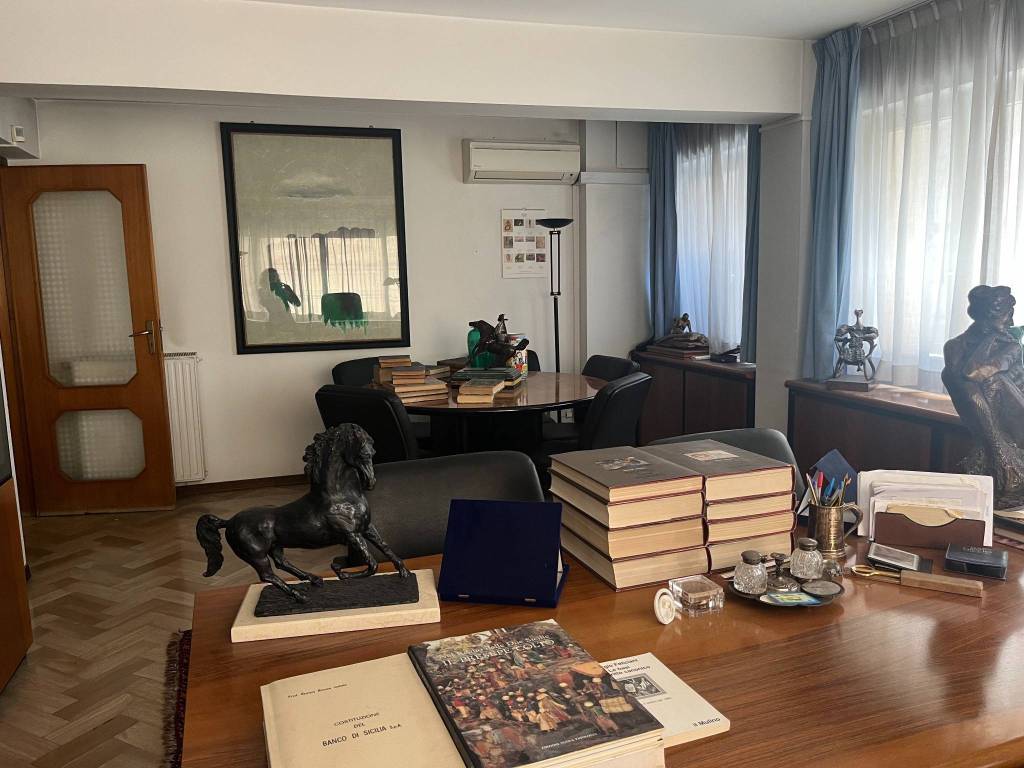 ufficio in affitto a Palermo in zona Politeama