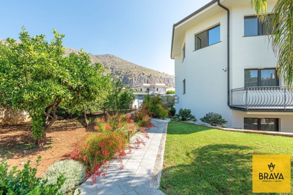 casa indipendente in affitto a Palermo in zona Mondello