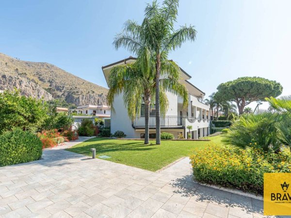 casa indipendente in affitto a Palermo in zona Mondello